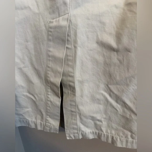 Vintage Tommy Hilfiger Bone Button Front Midi Skirt Size 10 Tall
Preppy classic - Picture 7 of 7